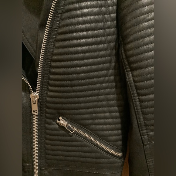 Max Studio Women’s Black Faux Leather Quilted Zippered Moto Jacket Size Large - Picture 8 of 12